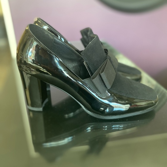 Chic Black Patent Leather Heels - Picture 3 of 5
